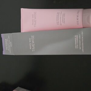 Mary Kay TimeWise 4-in-1 Cleanser In Purple